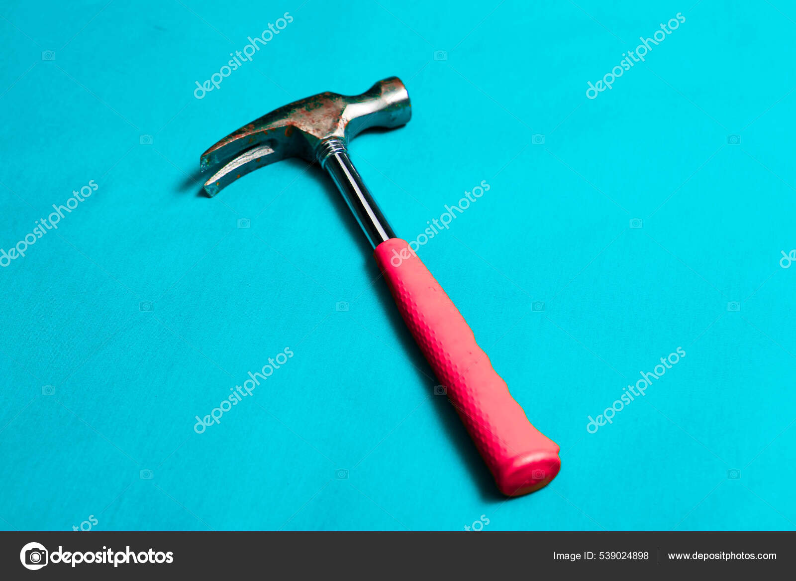 Old Vintage Hammer Craft Tool Carpenter fotos, imagens de © utkudemirsoy  #539024898