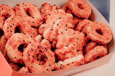 Koyu çikolata parçaları ile tanımlama