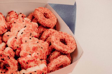 Koyu çikolata parçaları ile tanımlama