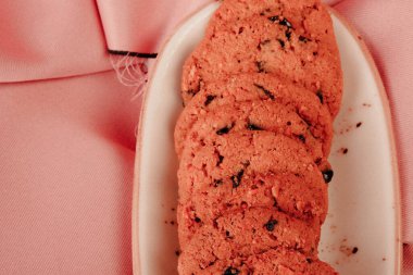 Koyu çikolata parçaları ile tanımlama