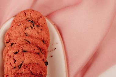 Koyu çikolata parçaları ile tanımlama