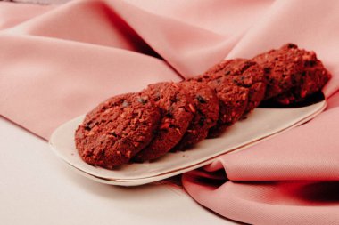 Koyu çikolata parçaları ile tanımlama