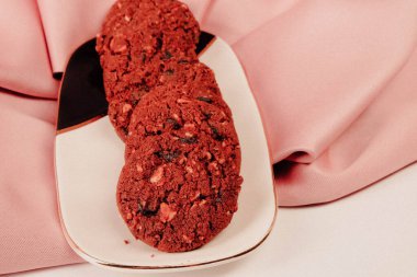 Koyu çikolata parçaları ile tanımlama