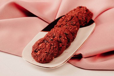 Koyu çikolata parçaları ile tanımlama