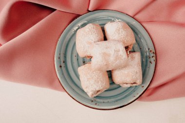 Koyu çikolata parçaları ile tanımlama