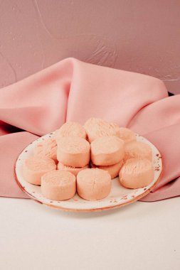 Koyu çikolata parçaları ile tanımlama