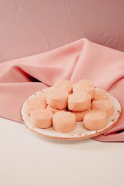 Koyu çikolata parçaları ile tanımlama