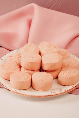 Koyu çikolata parçaları ile tanımlama