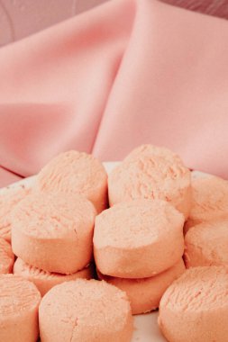 Koyu çikolata parçaları ile tanımlama