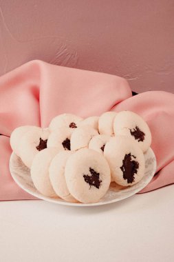 Koyu çikolata parçaları ile tanımlama