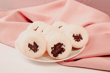 Koyu çikolata parçaları ile tanımlama