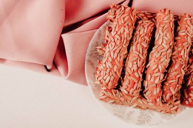 Koyu çikolata parçaları ile tanımlama