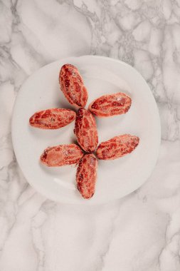 Koyu çikolata parçaları ile tanımlama