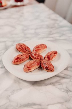 Koyu çikolata parçaları ile tanımlama