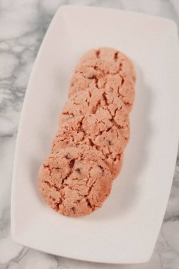 Koyu çikolata parçaları ile tanımlama