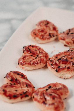 Koyu çikolata parçaları ile tanımlama