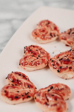 Koyu çikolata parçaları ile tanımlama