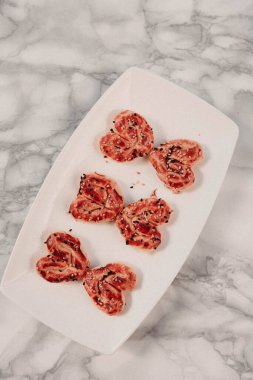 Koyu çikolata parçaları ile tanımlama