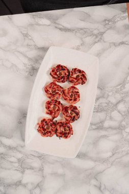 Koyu çikolata parçaları ile tanımlama