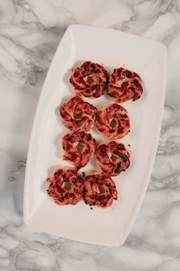 Koyu çikolata parçaları ile tanımlama