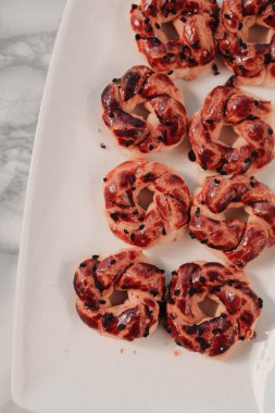 Koyu çikolata parçaları ile tanımlama