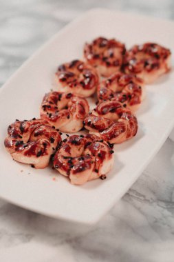 Koyu çikolata parçaları ile tanımlama