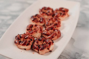 Koyu çikolata parçaları ile tanımlama