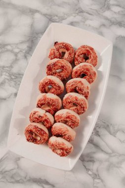 Koyu çikolata parçaları ile tanımlama