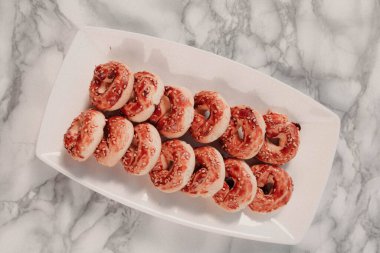 Koyu çikolata parçaları ile tanımlama