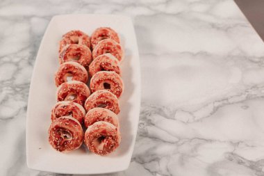 Koyu çikolata parçaları ile tanımlama