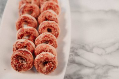 Koyu çikolata parçaları ile tanımlama