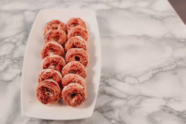 Koyu çikolata parçaları ile tanımlama