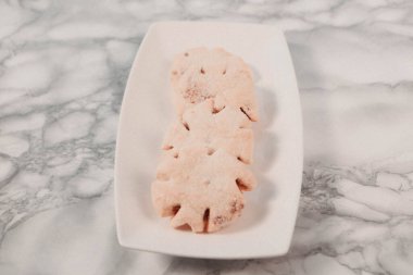 Koyu çikolata parçaları ile tanımlama