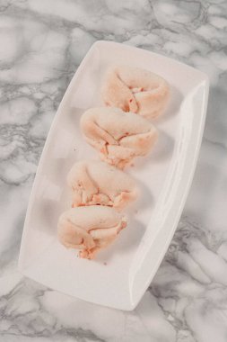 Koyu çikolata parçaları ile tanımlama