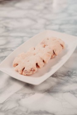 Koyu çikolata parçaları ile tanımlama