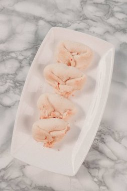 Koyu çikolata parçaları ile tanımlama