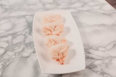 Koyu çikolata parçaları ile tanımlama