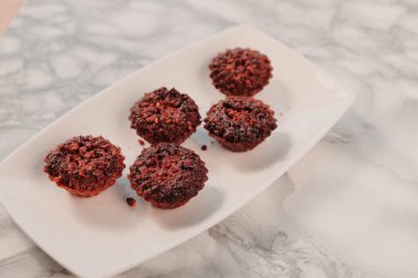 Koyu çikolata parçaları ile tanımlama