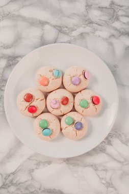 Koyu çikolata parçaları ile tanımlama