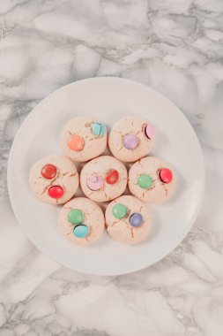 Koyu çikolata parçaları ile tanımlama