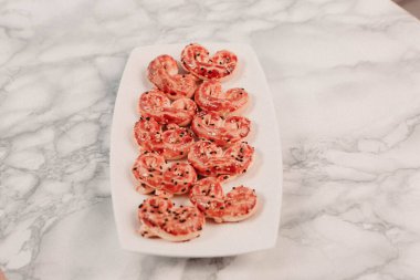 Koyu çikolata parçaları ile tanımlama