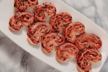 Koyu çikolata parçaları ile tanımlama