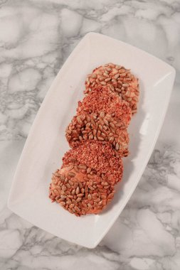 Koyu çikolata parçaları ile tanımlama