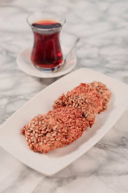 Koyu çikolata parçaları ile tanımlama