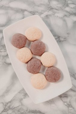 Koyu çikolata parçaları ile tanımlama