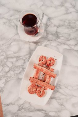 Koyu çikolata parçaları ile tanımlama