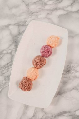 Koyu çikolata parçaları ile tanımlama