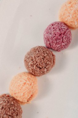 Koyu çikolata parçaları ile tanımlama