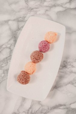 Koyu çikolata parçaları ile tanımlama