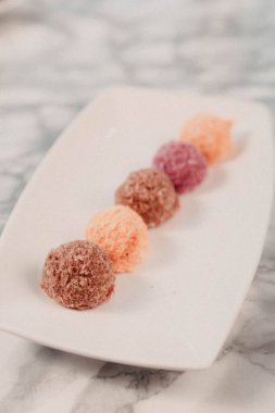 Koyu çikolata parçaları ile tanımlama